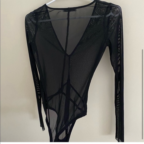 Bundle of Aritzia Bodysuits / tops - Picture 12 of 13